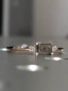 1 pièce Bague élégante pour femme ornée de zirconium cubique creux et brillant. Accessoire de bague de fiançailles, idéal pour offrir à la famille, aux amis et aux êtres chers