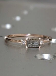 1 pièce Bague élégante pour femme ornée de zirconium cubique creux et brillant. Accessoire de bague de fiançailles, idéal pour offrir à la famille, aux amis et aux êtres chers
