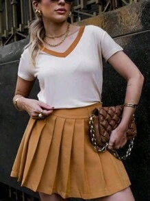"Pleated Skirt. Classic And Super Versatile. Has Lining At The Bottom." - 駝色 - 查看 1