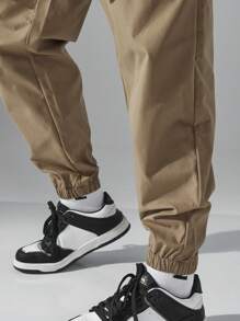 Pantalones cargo informales para hombres con estampado de expresión y letra, cintura con cordón y silueta entallada - Caqui - Ver 7
