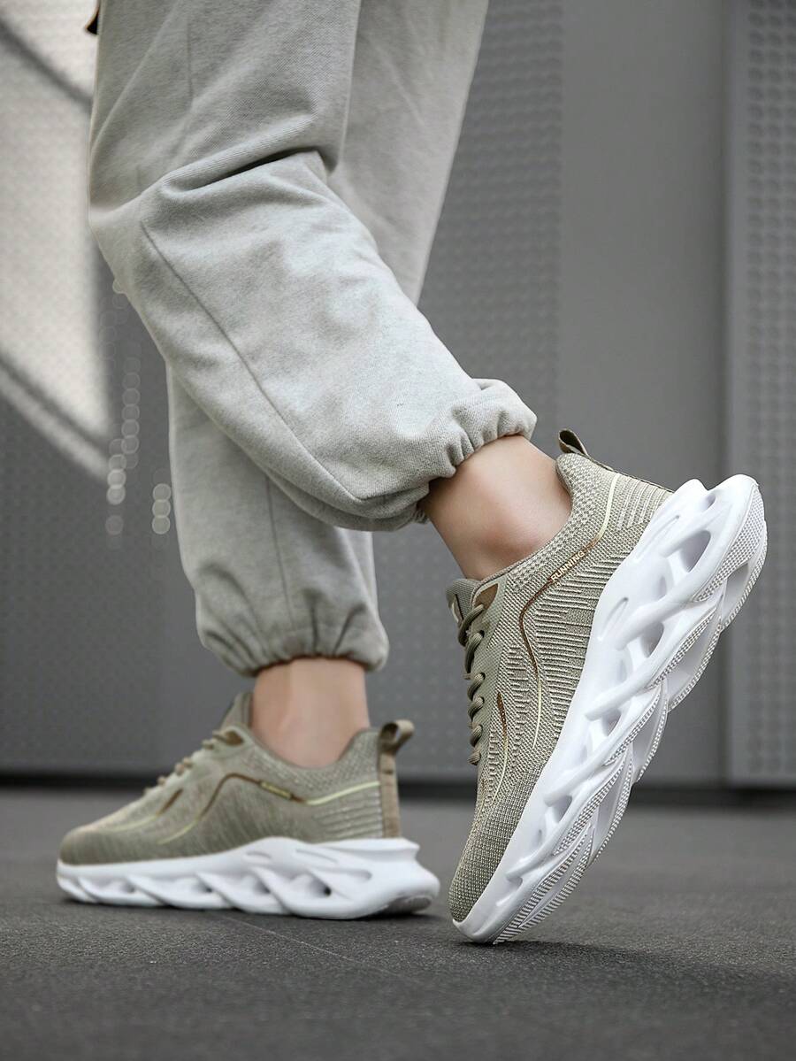 小众设计黑白撞色透气网眼休闲运动鞋，轻便户外情侣运动鞋