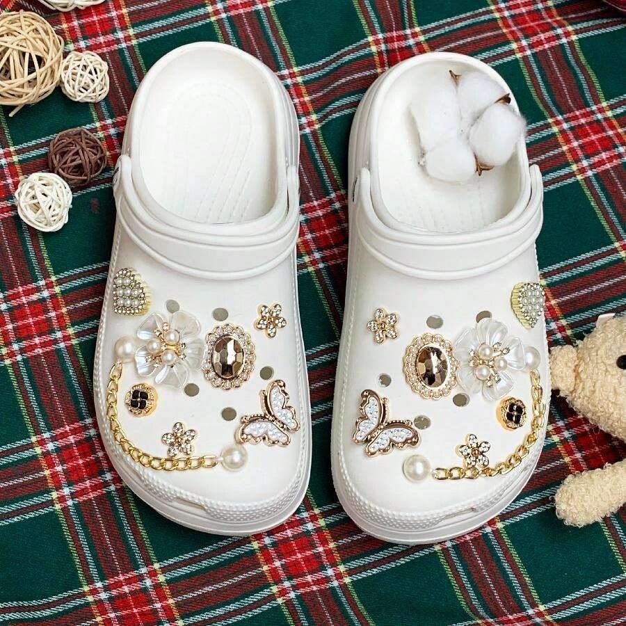 16 phụ kiện giày rỗng, nút trang trí giày/dép làm vườn thời trang đa năng, dây xích kim loại giả, ngọc trai giả, chất liệu ABS nhẹ. Thích hợp cho guốc, dép EVA, dép xăng đan, đồ trang trí mặt giày bằng acrylic có thể tháo rời, phụ kiện cho bé gái, quà tặng ngày lễ Giáng sinh - Nhiều màu - Xem 1