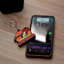 Llavero "Pongan Caifanes" con Chip NFC: ¡Tu Playlist de Caifanes Siempre a Mano! - Naranja - Ver 1