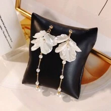 1 Pair Acrylic Leaf Tassel Faux Pearl Long Earrings, Stylish Casual Chain Dangle Earrings For Women, Fashionable For Dates - White - View 5