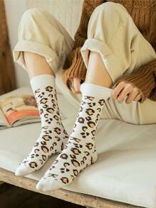 2 双豹纹图案女士时尚个性化中筒袜，适合日常使用