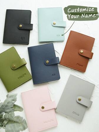 Portapassaporte personalizado hecho a mano con letras personalizadas, funda para pasaporte clásica, con ranuras para tarjetas, billetera de viaje de piel sintética, soporte de documentos y tarjetas elegante, un regalo único para novia, amigo o familiar