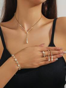 5 Stücke Set modischer Kupfer-Strass Schmuckset, bestehend aus 1 Halskette, 1 Paar Ohrringe, 2 Armbändern und 1 Ring, geeignet für den täglichen Gebrauch