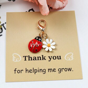 Tackpresentnyckelring med nyckelpiga och blommaberlocker - Personligt papperskort för lärare och examen - Säsongshälsning för jul och Thanksgiving - Djur- och blomtema biltillbehör väskberlock skola söt goth y2k väsktillbehör nyckelband med ID-hållare biltillbehör väskberlocker
