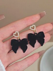 1 对黑色仿珍珠心形蝴蝶结可爱甜美柔软复古时尚优雅耳环，适合女性、新年、圣诞节、情人节、婚礼、日常穿着、节日情人节 - 黑色 - 查看 3