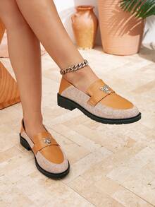 女士优雅杏仁色亚麻圆头平底鞋，搭配撞色棕褐色 PU 鞋面嵌件和虎头金属装饰深乐福鞋，适合秋冬季 - 彩色 - 查看 5