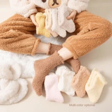 新款特色珊瑚绒袜子秋冬加厚天鹅绒地板袜纯色短袜适合户外休闲运动露营室内地板袜 - 彩色 - 查看 3