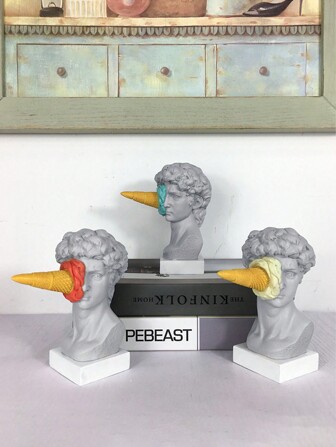 Una pequeña decoración de ornamento decorativo de resina con un diseño de helado estrellado, ideal para la sala de estar, el dormitorio, el escritorio o como regalo para un amigo