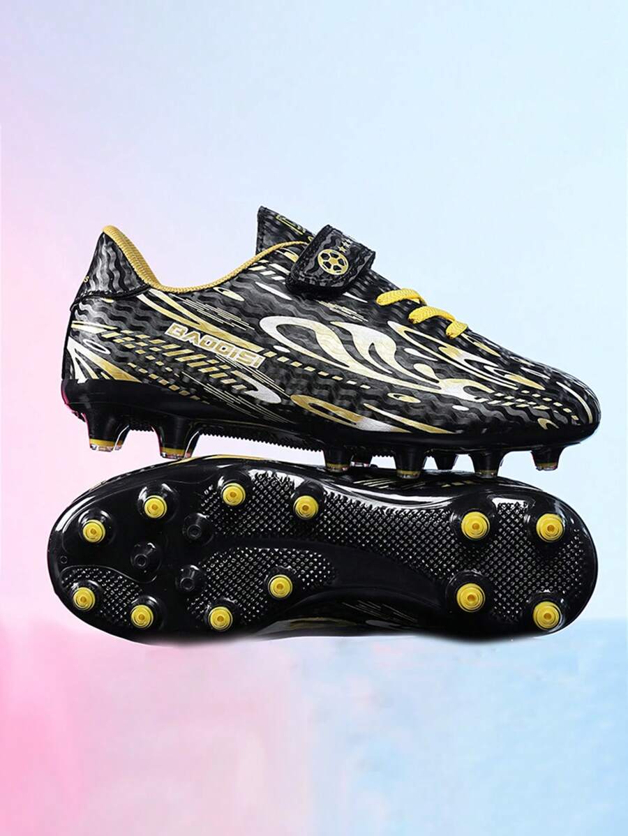 1 双儿童足球鞋，带长钉和钩环扣，防滑且耐用，适合所有季节训练和日常穿着，男女通用