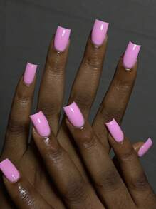 24片中号粉色方形假指甲，附赠1个指甲锉和1套美甲贴纸，提升您的时尚品味。这款美甲套装适合女孩、妈妈和女士，是馈赠佳品。美白效果显著，可卸除的假指甲适合度假、派对、约会和日常佩戴。 - 粉色 - 查看 2