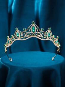 Une couronne raffinée et pour femme, comme une tiare de rêve. Avec divers pierres précieuses colorées au choix, radieuse comme des fleurs épanouies. L'accessoire parfait pour les mariages, les fêtes, les galas, les bals et les séances photo, rendant la porteuse brillante et élégamment attrayante