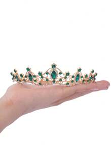 Une couronne raffinée et pour femme, comme une tiare de rêve. Avec divers pierres précieuses colorées au choix, radieuse comme des fleurs épanouies. L'accessoire parfait pour les mariages, les fêtes, les galas, les bals et les séances photo, rendant la porteuse brillante et élégamment attrayante