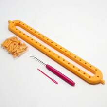 1 طقم منضدة نسج مستطيلة مع 1 إبرة كروشيه وإبرة بلاستيكية ، طقم أدوات نسج مناسب لصنع الأوشحة والقبعات والأوشحة للهواة (جميع ألوان المنتج وكميات الملحقات وما إذا كانت الأسنان مثبتة عشوائية)