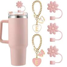 3 pezzi Copricappe per cannucce rosa shocking in paglia, compatibili con gli accessori per tazze , 2 pezzi Ciondoli a forma di lettera carini per bicchieri da 30 e 40 once con manico