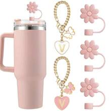 3 pezzi Copricappe per cannucce rosa shocking in paglia, compatibili con gli accessori per tazze , 2 pezzi Ciondoli a forma di lettera carini per bicchieri da 30 e 40 once con manico