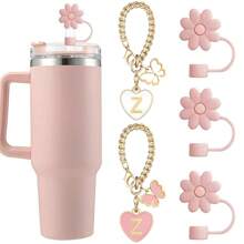 3 pezzi Copricappe per cannucce rosa shocking in paglia, compatibili con gli accessori per tazze , 2 pezzi Ciondoli a forma di lettera carini per bicchieri da 30 e 40 once con manico