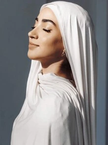 Set de 2 piezas compuesto por hijab a juego y gorra interior, de unicolor, de tela de modal cómoda y transpirable, 1 pieza de gorro estilo tubo + 1 pieza de chal liviano de modal, adecuado para uso diario conservador - blanco lechoso - Ver 4