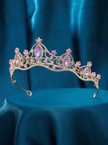 Une couronne raffinée et pour femme, comme une tiare de rêve. Avec divers pierres précieuses colorées au choix, radieuse comme des fleurs épanouies. L'accessoire parfait pour les mariages, les fêtes, les galas, les bals et les séances photo, rendant la porteuse brillante et élégamment attrayante