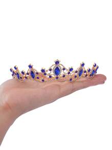 Une couronne raffinée et pour femme, comme une tiare de rêve. Avec divers pierres précieuses colorées au choix, radieuse comme des fleurs épanouies. L'accessoire parfait pour les mariages, les fêtes, les galas, les bals et les séances photo, rendant la porteuse brillante et élégamment attrayante