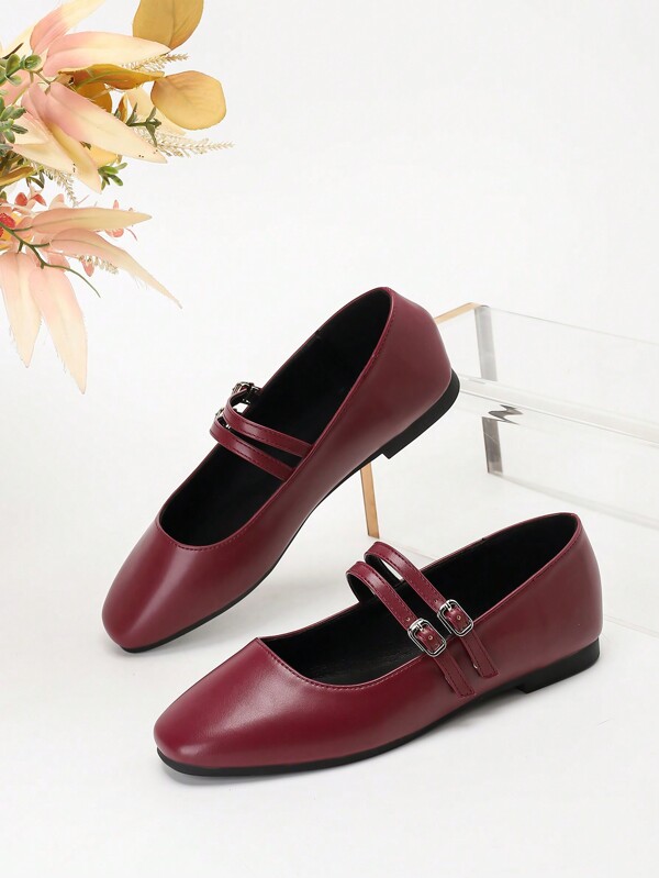 Sapatos baixos confortáveis com biqueira quadrada e duas fileiras de botões quadrados