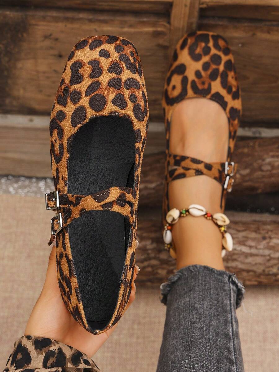 女士玛丽珍豹纹天鹅绒浅扣带平底乐福鞋，舒适休闲芭蕾风格方头妈妈鞋，适合秋季 - 彩色 - 查看 1