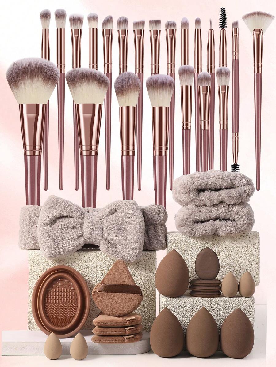 42件套化妆工具套装，包含：22支化妆刷套装+4支化妆刷套装+4个迷你化妆海绵+4个三角粉扑+4个迷你气垫粉扑+1个化妆刷清洁工具+1个发圈+2个手碗挂绳。 - 彩色 - 查看 1