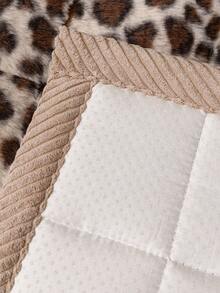 1 szt. pogrubiona pluszowa poduszka na sofę z nadrukiem w panterkę, bawełniany koc w stylu boho, wykonany z jednoczęściowej, krótkiej pluszowej tkaniny, nadający się do prania w pralce, przyjazny dla zwierząt, antypoślizgowy pokrowiec ochronny, odpowiedni do sof jedno- i czteroosobowych, prezent świąteczny