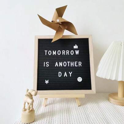1Pc Wooden Message Board, Equipped With A 20cm*20cm Wooden Felt Message Board, As Well As An Adjustable Stand And 340 Replaceable Characters For Changing The Message, Can Be Used For Birthday Wedding Valentine's Day Party Message Record Decoration, Wall Decoration, Game. Gifts Graduation Home Decor Back To School Room Decor School Supplies