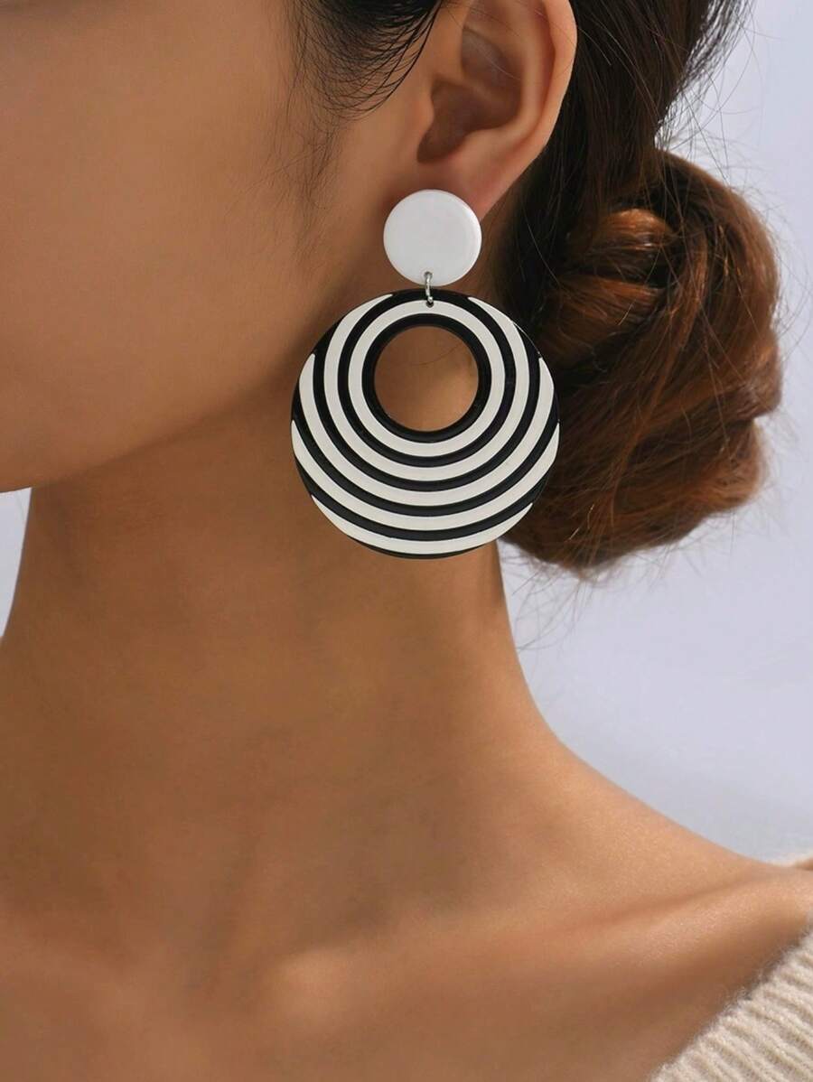 Một đôi bông tai họa tiết ngựa đốm đen trắng thanh lịch dành cho nữ - Đen và trắng - Xem 1
