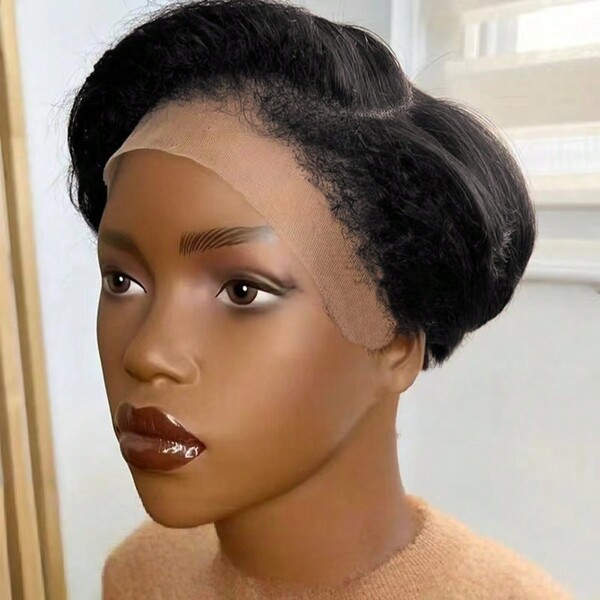 Lace Frontal Afro Curly Baby Hair Short Wig Para Cabelo Humano 13x4x1 T Part Lace Front Pixie Cut Wig Natural Black Color Glueless Side Part Wig Com Franja Curly Wave Baby Hair Glueless Wig Para Dia dos Namorados, Uso Diário Cabelo Humano Curto Em Camadas Peruca Para Mulheres