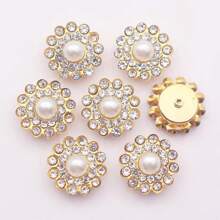 14MM Sunflower Hand Sewn Rhinestone 50Pcs/Pack Shiny Handmade Glass Sewing Crystal Sewing On Decorative Beads Flat Back Gold Base With Holes Gem DIY Accessories Needle And Thread Materials Sew On Stones Strass Beads Used For Decorating Clothes, Dress, Bags, Shoes, Brooches , Earrings, Handicrafts