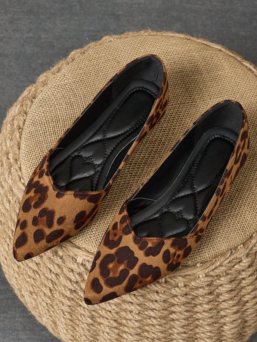 WHDXY Women's Sexy Pointed Toe Flat Slip-On Suede Ballet Flats, Soft Sole Work Shoes, Purple Versatile New Retro Niche Leopard Print Slip-On Pair With Skirts