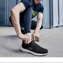 Skechers Go Run 一致的男士休閒、貼心、有彈性的休閒跑步鞋 - 黑色 - 查看 7