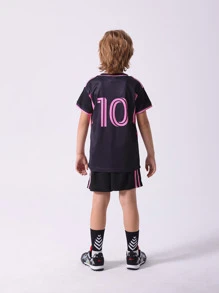 2 Stücke Set Athletikoutfit für Tween Jungen - gestreiftes grafisches Rundhalsausschnitt-Top und lässige Sportshorts
