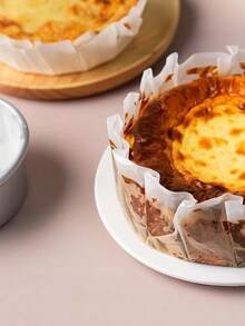 30 张不粘烘焙纸，用于烘焙巴斯克芝士蛋糕，耐热衬里，带防油边缘，适用于烤箱和烤架，是蛋糕模具和派对用品的必备厨房用品 - 彩色 - 查看 3