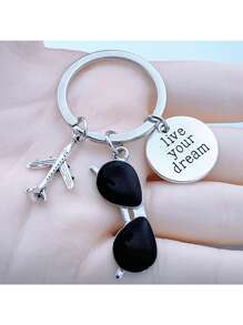 这款钥匙扣以飞行员名言“活出你的梦想”为主题，饰以飞机和太阳镜旅行图案。采用锌合金材质，运动感十足，是一款简约时尚的独特手机配件。适合挂在女士钱包和手机上，也可作为礼物送给朋友、家人和女朋友。此外，它还可以用作户外装备、派对装饰、礼品、纪念品，或作为女士包包和汽车挂件。 - 彩色 - 查看 9