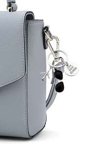 这款钥匙扣以飞行员名言“活出你的梦想”为主题，饰以飞机和太阳镜旅行图案。采用锌合金材质，运动感十足，是一款简约时尚的独特手机配件。适合挂在女士钱包和手机上，也可作为礼物送给朋友、家人和女朋友。此外，它还可以用作户外装备、派对装饰、礼品、纪念品，或作为女士包包和汽车挂件。 - 彩色 - 查看 5