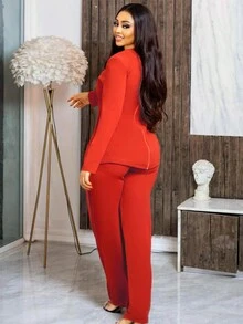 Completo da donna elegante e da ufficio per l autunno e l inverno, composto da top asimmetrico con zip e aperture, abbinato a pantaloni dritti, di colore solido, in stile alla moda - Arancione - Visualizzare 3