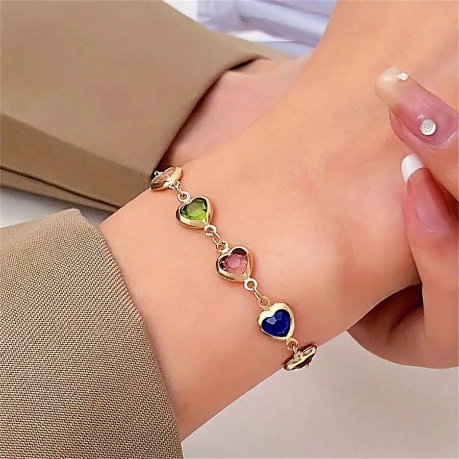 Vòng tay thiết kế hình trái tim khối sáng bóng nhiều màu sắc, Vòng tay hạt tinh tế cho trang sức dự tiệc hàng ngày, Quà tặng ngày lễ Vòng tay thiết kế hình trái tim nhiều màu sắc tinh tế, Phong cách cổ điển thanh lịch Quà tặng ngày lễ tình nhân, Quà tặng Giáng sinh
