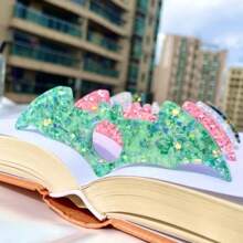 1 件大号夜光恐怖蝙蝠形书签，创意透明树脂恐怖主题书签，个性化阅读配件，送给读者、爱书人、教师的礼物 - 彩色 - 查看 2