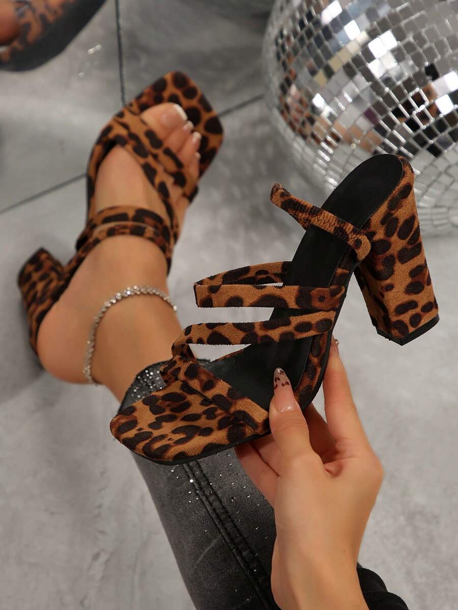 Mẫu sandal nữ La Mã mũi vuông đa năng mới cho mùa Xuân/Hè, sandal cao gót đế dày buộc dây cổ điển.