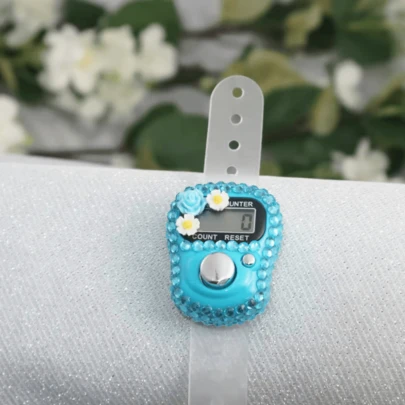 1 stuk decoratieve digitale ringteller, draagbare vingerteller, mini handmatige klikteller, voor islamitische gebedskralen en tasbih-armbanden (willekeurige bloemenversiering)