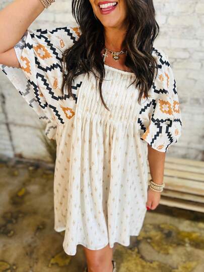 Acelitt 夏季米色印花褶皱方领宽松迷你连衣裙