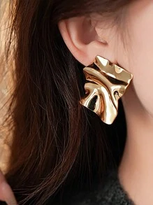 1 对几何金属耳钉，适合女性在日常生活、聚会/舞会、旅行、度假和其他场合佩戴。