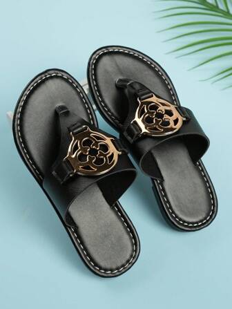 1 双儿童时尚休闲可爱防滑耐磨户外凉鞋带金属扣装饰，儿童沙滩拖鞋