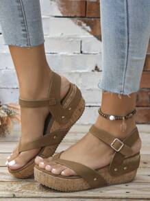 【2026春夏新品】Y2K欧美ins风软木坡跟人字拖铆钉单扣罗马坡跟凉鞋（女款） - 深棕色 - 查看 4